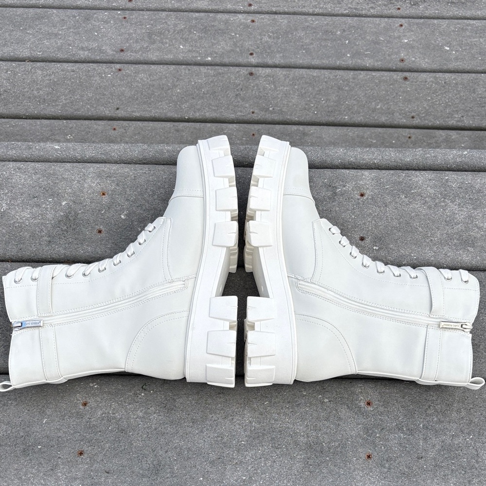NWT Cape Robbin Women White Monalisa Combat Boots, Zippers, Pocket, Size 11 - Picture 7 of 17